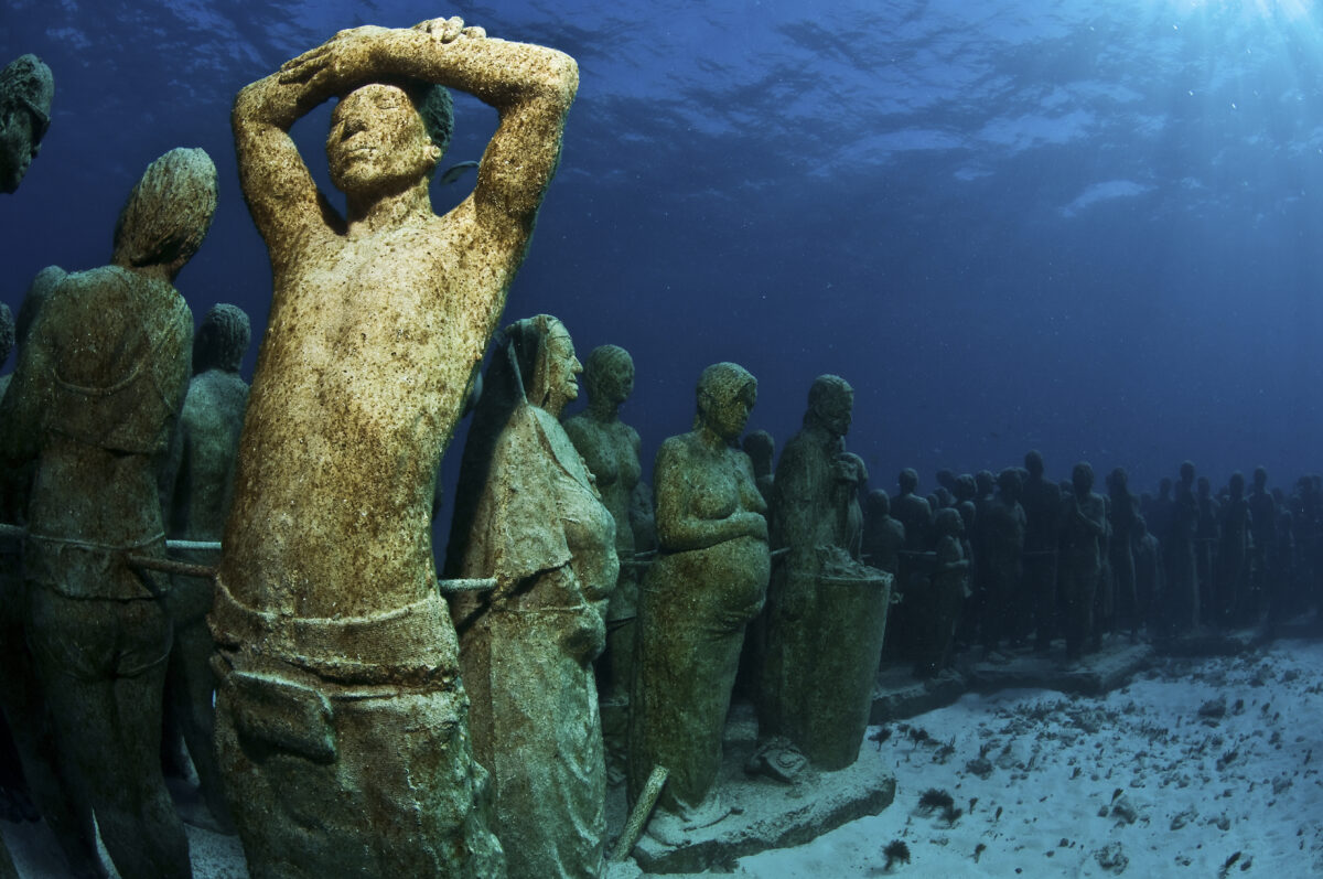 Esculturas del MUSA bajo el mar Caribe entre Cancún e Isla Mujeres